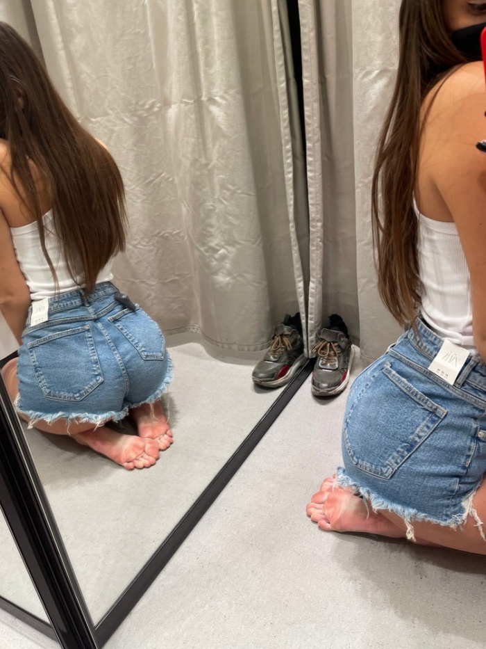 Dirty Feet and a Firm Round Ass on a Hot Teen Babe - Yoya Grey