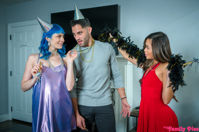 Jewelz Blu,Vina Sky - New Years Eve With My Step Family - S17:E2 - My Family Pies