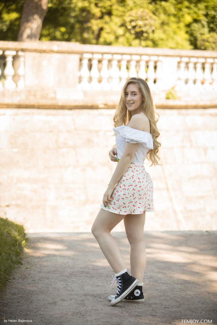 Lil Ivy - Exhibitionist - Femjoy