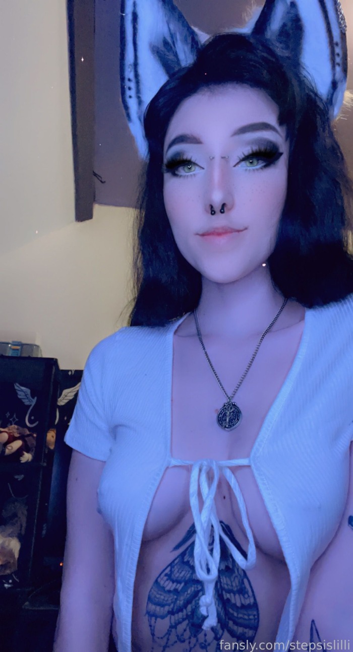 stepsislilli / gothmommylilli - Fansly Nudes