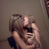 Young Naked Girls Nude Selfies