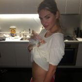 Famous Actress icloud nudes