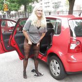 Voyeur exposing girls upskirt