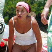 Voyeur exposing girls upskirt