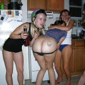 Voyeur exposing girls upskirt