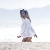 Rachel Hunter on a beach in New Zealand 3-19-17