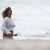 Rachel Hunter on a beach in New Zealand 3-19-17