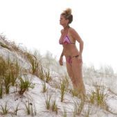Rachel Hunter on a beach in New Zealand 3-19-17