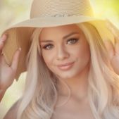 Elsa Jean - Summer Breeze In The Nude - Cherry Pimps