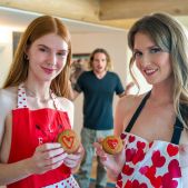 Ashley Lane,Jane Rogers - Step Sisters Valentines Cookie - S17:E4 - Bratty Sis