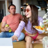 Kate Quinn - Tell Me Without Telling Me That Your Step Daughter Is Disrespectful - S20:E1 - My Family Pies