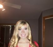 Taylor Mathis Nude Pics
